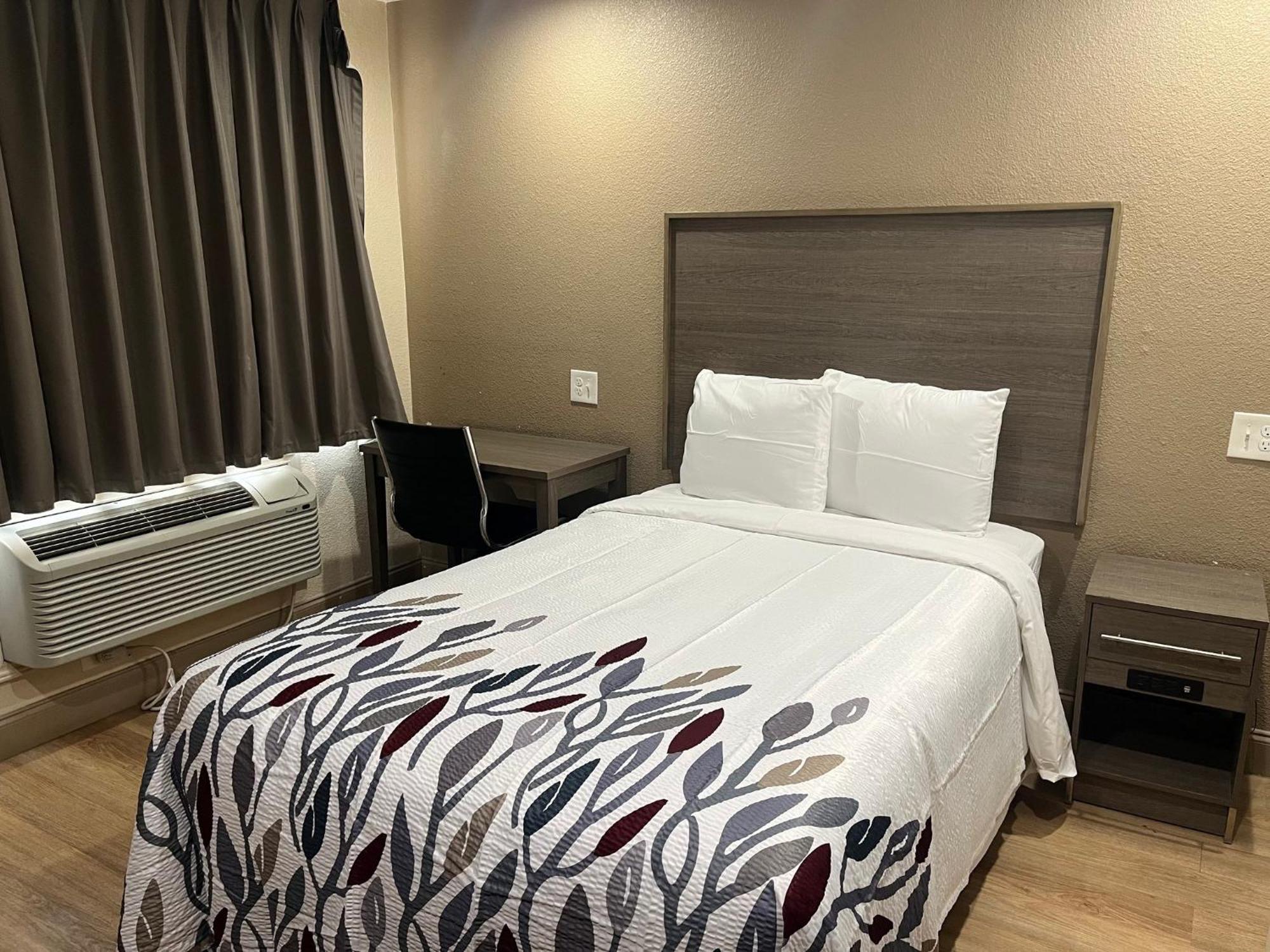 Red Roof Inn Haltom City ภายนอก รูปภาพ